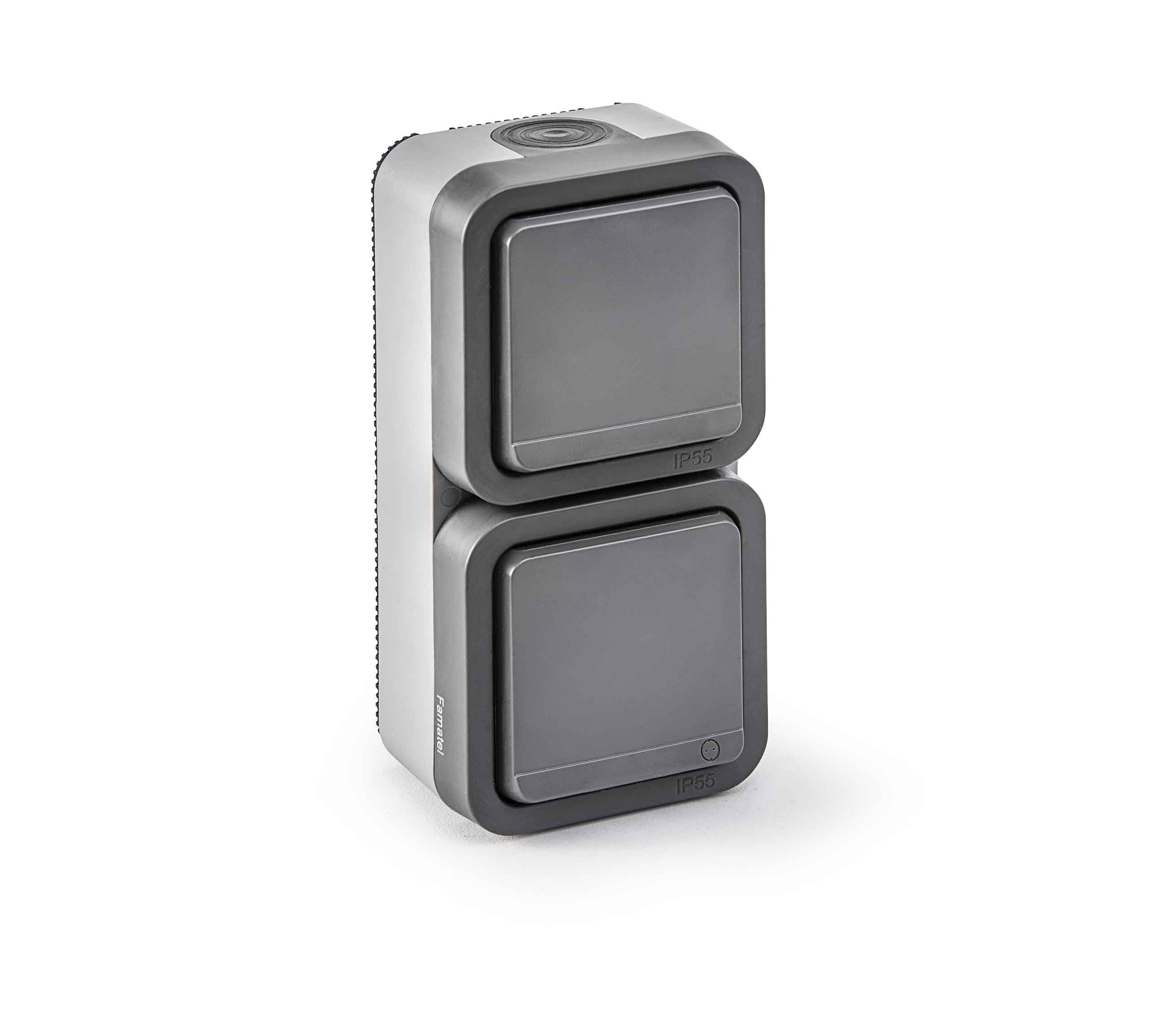 AQUARIS IP55 – Combinación interruptor y base vertical de superficie