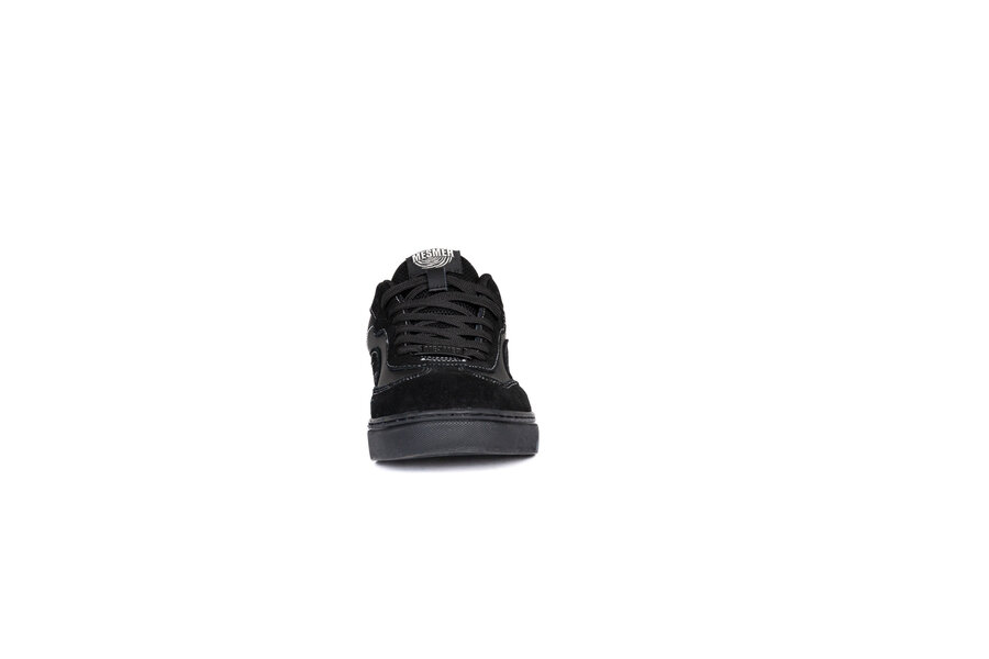 Lurk Shoe Black - MESMER - Aggressive Shoes - In Action 1