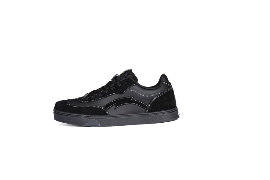 Lurk Shoe Black - MESMER - Aggressive Shoes - In Action 3