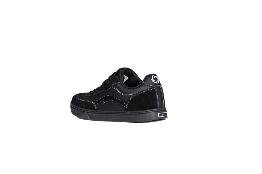Lurk Shoe Black - MESMER - Aggressive Shoes - In Action 4