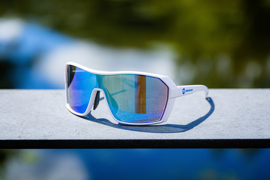 http://d7rh5s3nxmpy4.cloudfront.net/CMP2909/2/PR4342BI10205_907082_36765_Sunglasses_Vision_White_SZ4.jpg