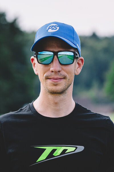 http://d7rh5s3nxmpy4.cloudfront.net/CMP2909/2/PR4345BI10186_907078_35868_Sunglasses_Casual_Cobalt_SZ4.jpg