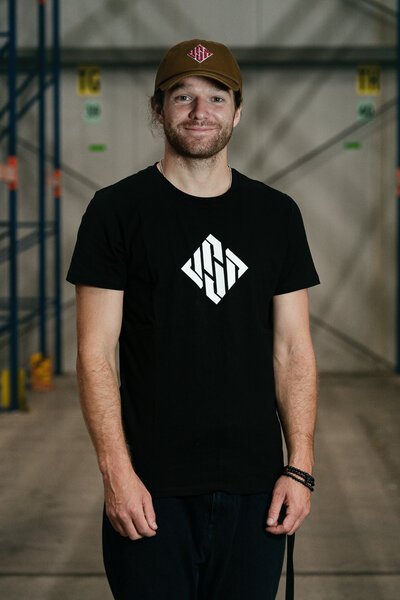 http://d7rh5s3nxmpy4.cloudfront.net/CMP2909/2/PR4373BI8825_700996_36033_USD_Diamond_T_shirt_SZ4.jpg