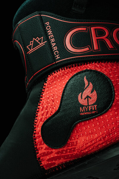 http://d7rh5s3nxmpy4.cloudfront.net/CMP2909/2/PR504BI11431_908174_26878_Crown_Dual_Fit_Liner_SZ4.jpg