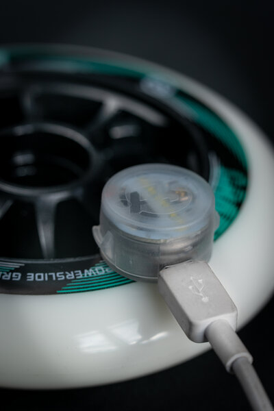 http://d7rh5s3nxmpy4.cloudfront.net/CMP2909/2/PR658BI12651_905350_34453_LED_Wheel_Module_White_R_SZ4.jpg