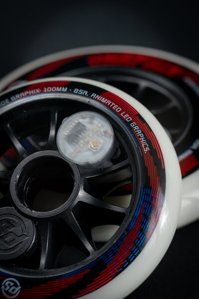 http://d7rh5s3nxmpy4.cloudfront.net/CMP2909/2/PR659BI12640_905351_34454_LED_Wheel_Module_Color_L_SZ4.jpg