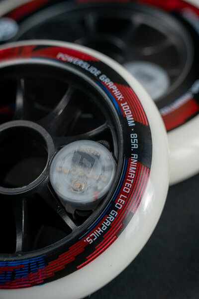 http://d7rh5s3nxmpy4.cloudfront.net/CMP2909/2/PR660BI12644_905351_34455_LED_Wheel_Module_Color_R_SZ4.jpg
