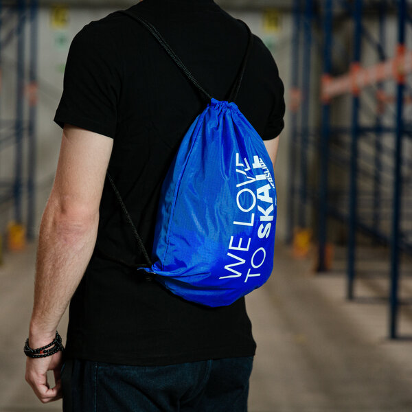 http://d7rh5s3nxmpy4.cloudfront.net/CMP2909/2/PR892BI8815_200627_35945_Promo_Bag_Blue_SZ4.jpg