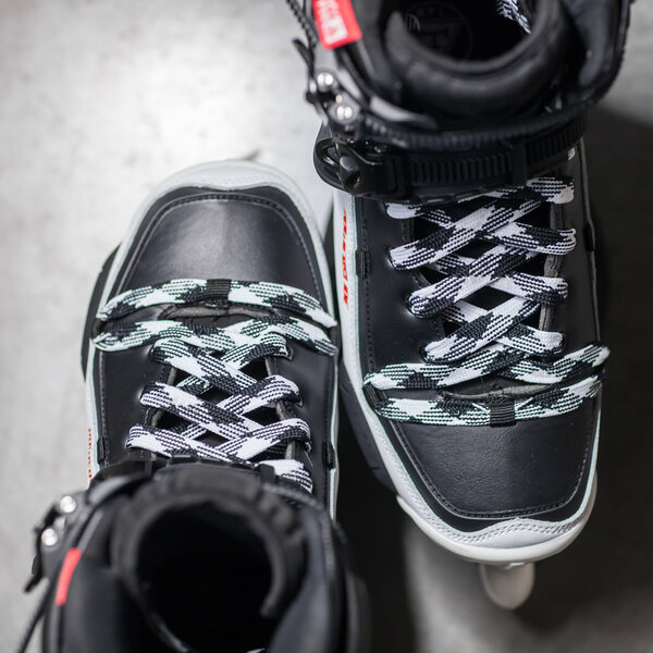 http://d7rh5s3nxmpy4.cloudfront.net/CMP2909/2/PR950BI7870_908209_28664_Checker_Laces_SZ4.jpg