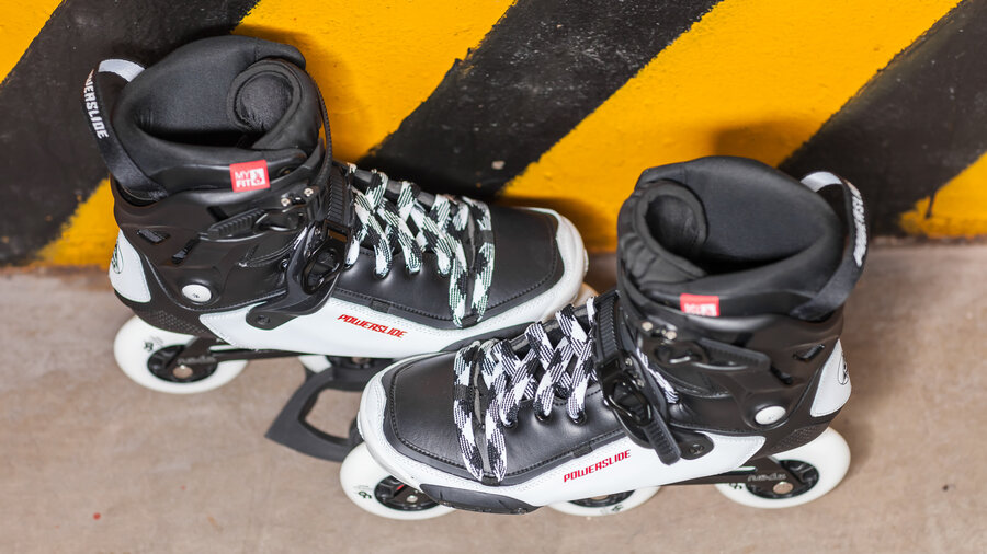 http://d7rh5s3nxmpy4.cloudfront.net/CMP2909/2/PR950BI7871_908209_28664_Checker_Laces_SZ4.jpg