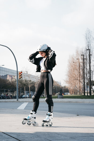 Powerslide - Onesie Black Knee Pad - in action
