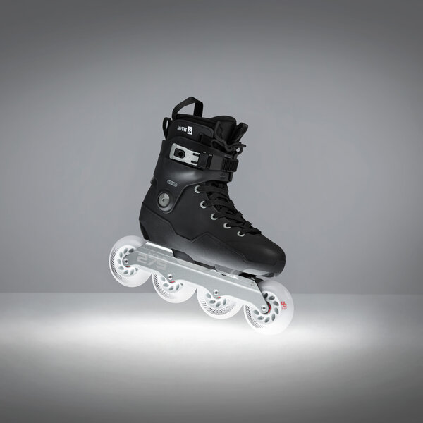 IQON - ACT TRI Skate in action