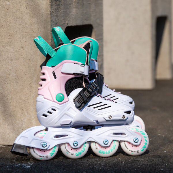 Khaan LTD Pastel adj. - Playlife - Urban Inline Skates - In Action 1