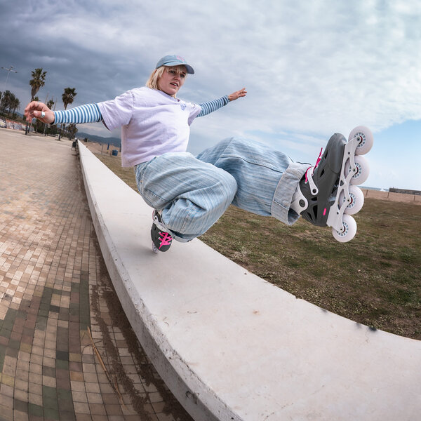 Imperial 80 Fuchsia - Playlife - Urban Inline Skates - In Action 2