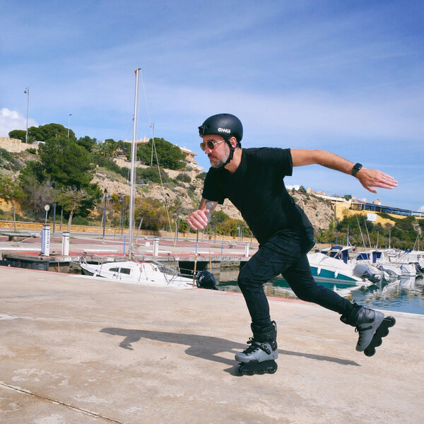 Phantom 80 Black - Playlife - Urban Inline Skates - In Action 2