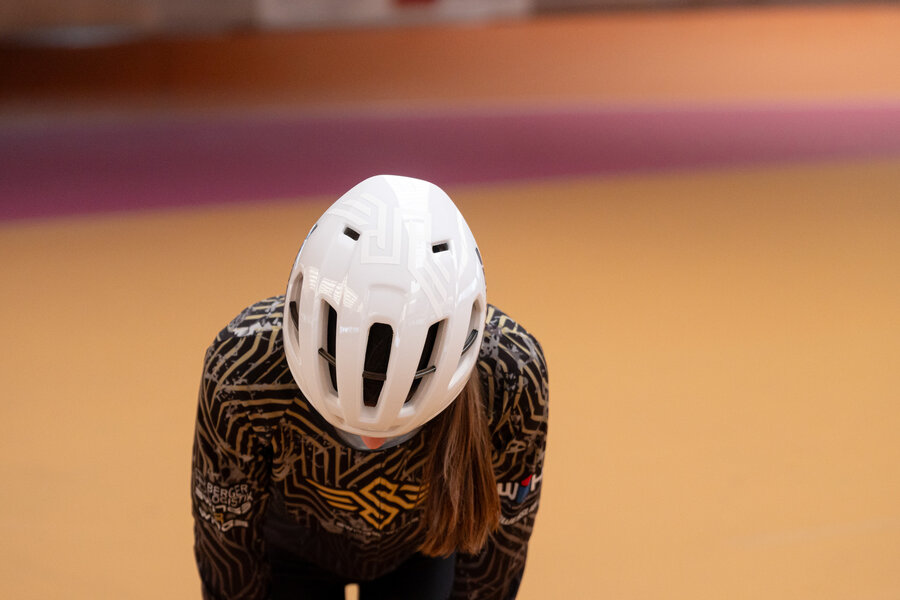 Omen Helmet White - Swings - Inline Skating Helmets - In Action 3