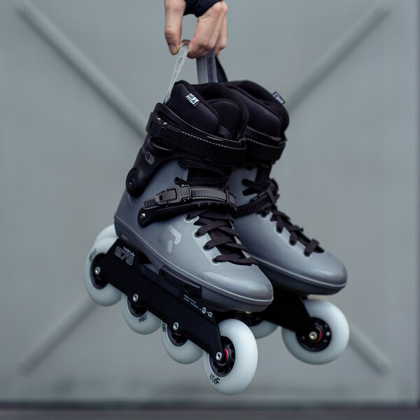 CL 15 Silver - IQON - Urban Inline Skates - In Action 1