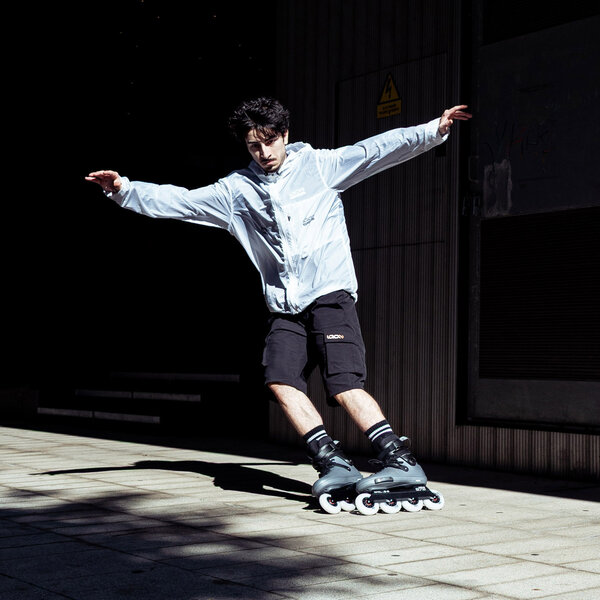 CL 15 Silver - IQON - Urban Inline Skates - In Action 2