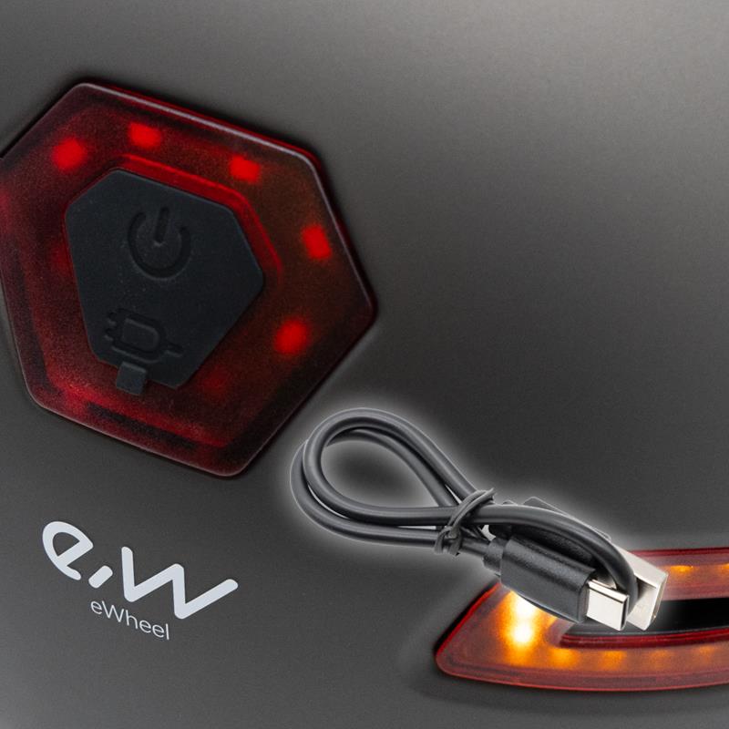 Casco CP03 con intermitente y visera L - RuedaQrueda