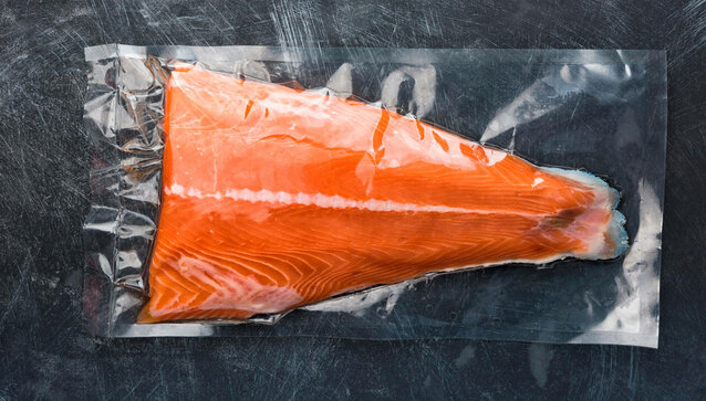 Сохраняет продукты, обеспечивает порядок