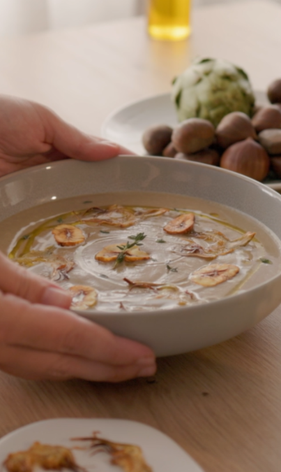 Sopa de alcachofas asadas con castañas y tomillo