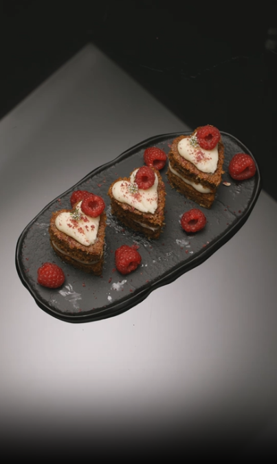 Petit fours de carrot cake