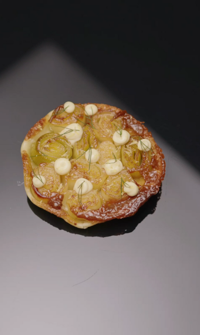 Tarta tatin de puerros