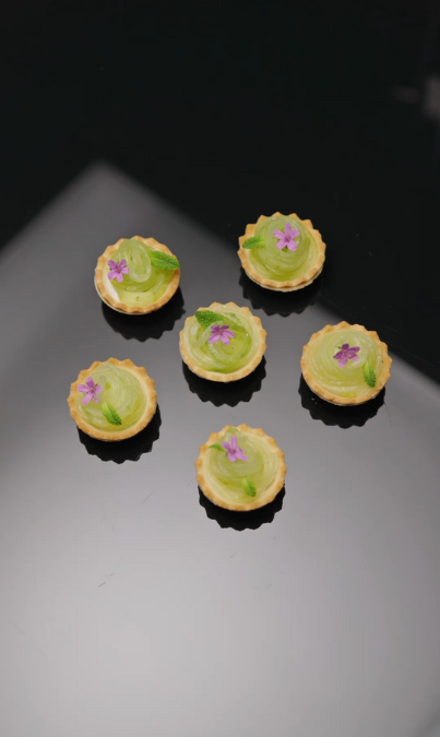 Tartaletas de pepino marinado