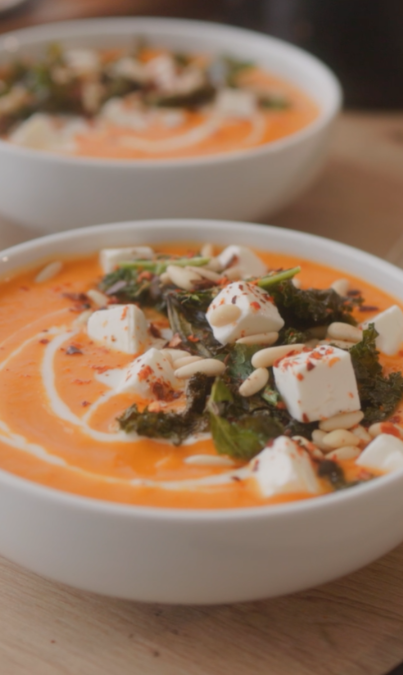 Crema de calabaza con chips de col