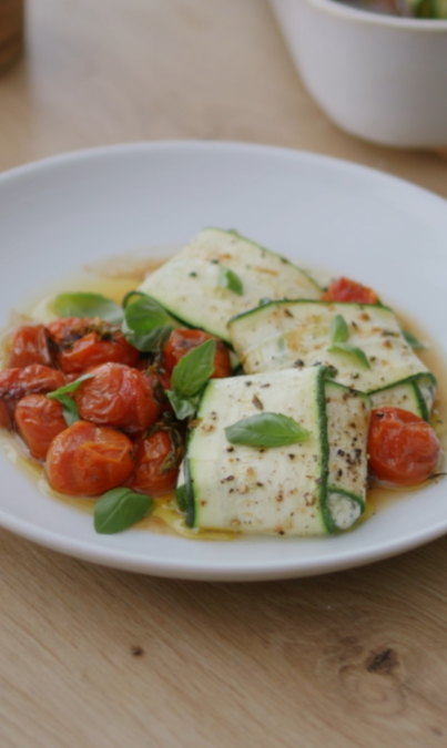 Raviolis de calabacín con tomate triturado