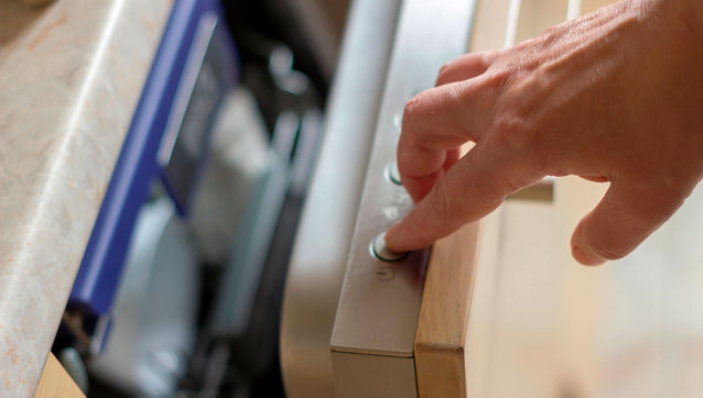 If you do not know which program to use, your dishwasher do it for you