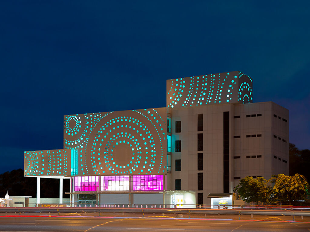 The LANTERN Building, Façade