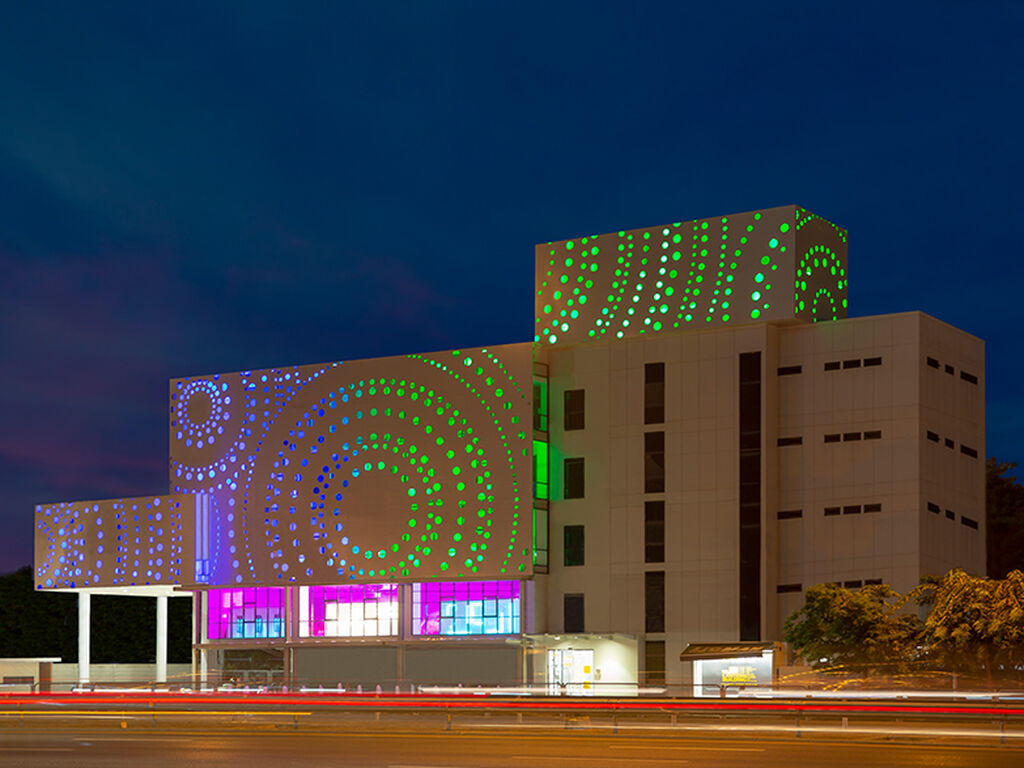The LANTERN Building, Façade