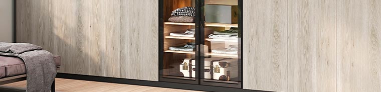 Perfiles y accesorios para puertas de madera