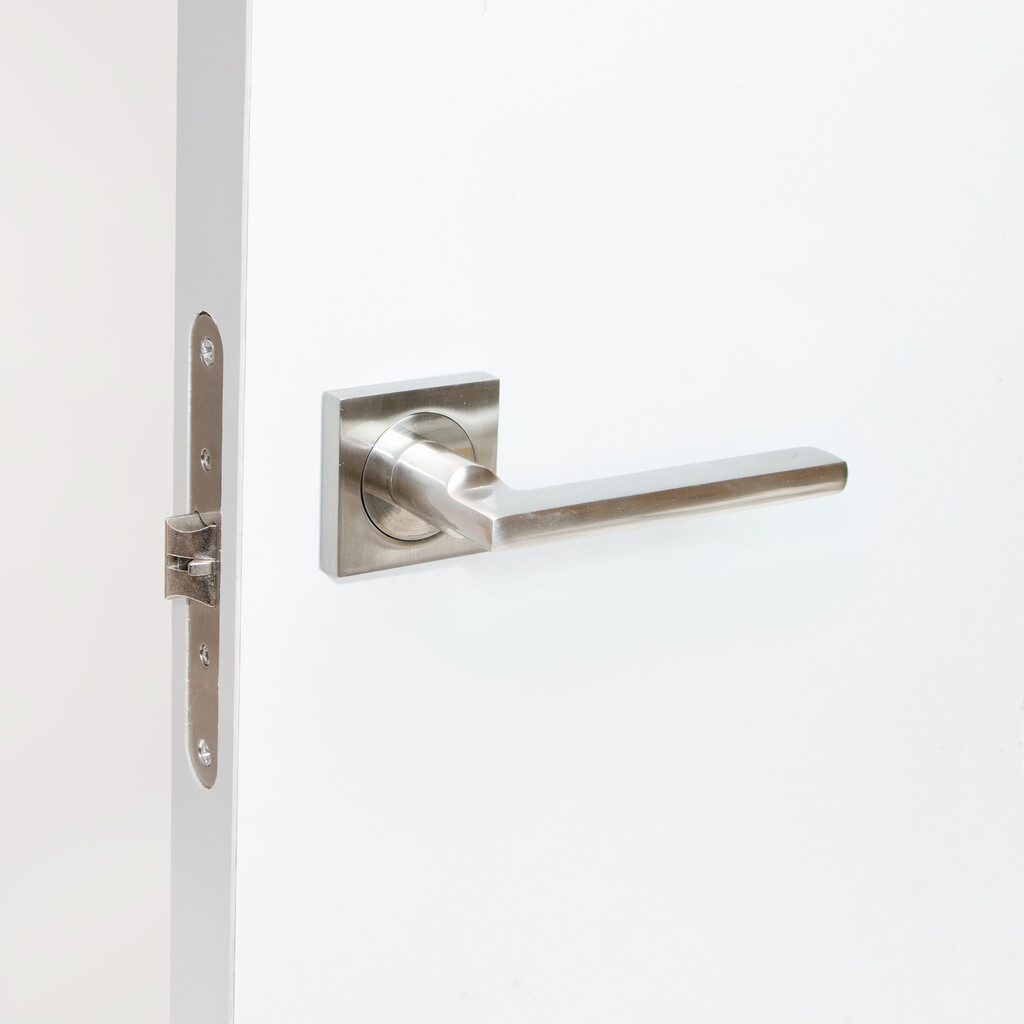 Juego de manivelas para puertas de interior Perth, con roseta 50x50mm, Aluminio y zamak, Níquel satinado-1