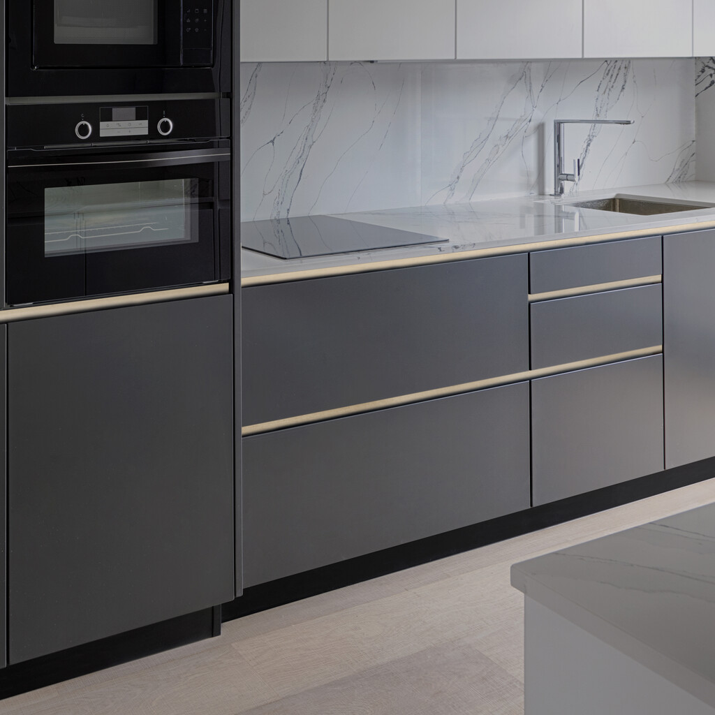 SeitenProfil Gola für Küchenmöbel, vertikal, gebogen,, Länge 2,55 m, Aluminium, Gold eloxiert-4