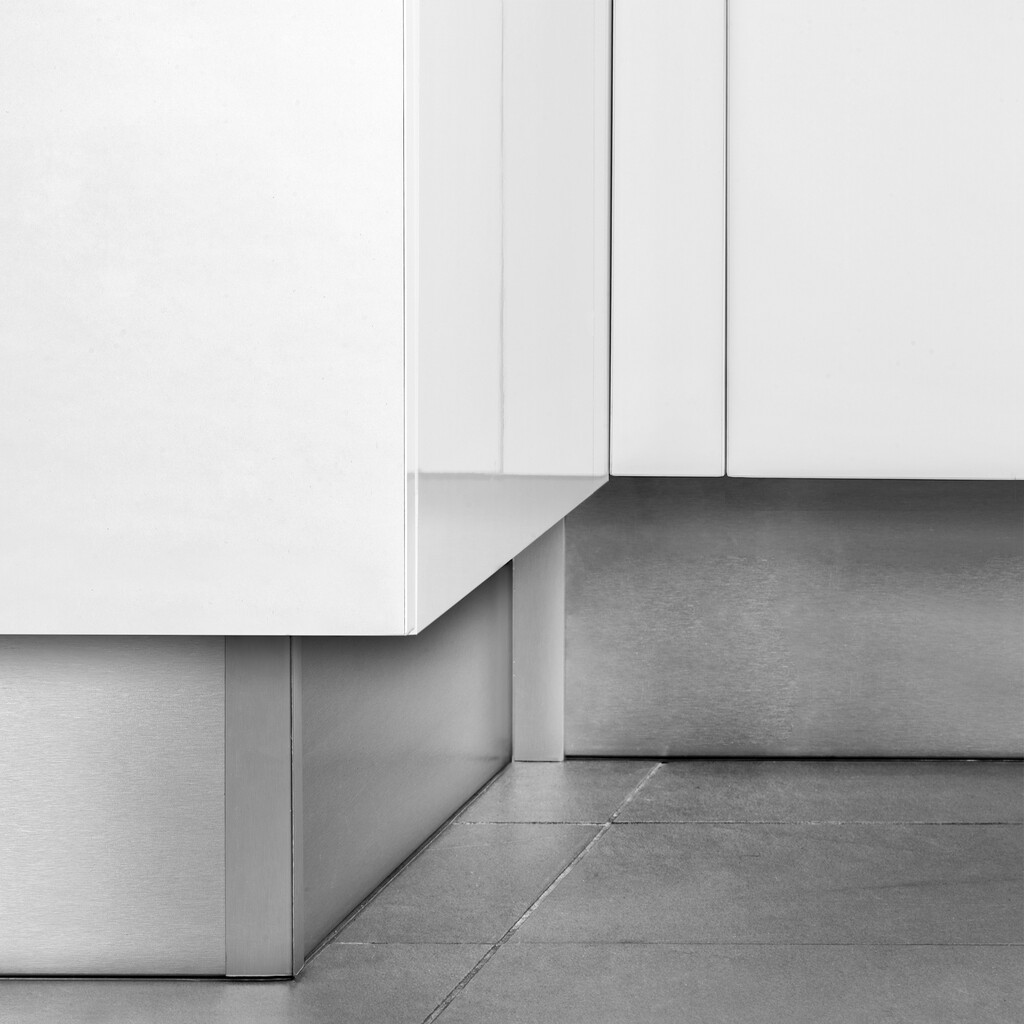 Lote de 2 zócalos para cocina Plasline con accesorios de unión, altura 100mm, 2 barras de lognitud 2.35m, Plástico, Anodizado satinado-4