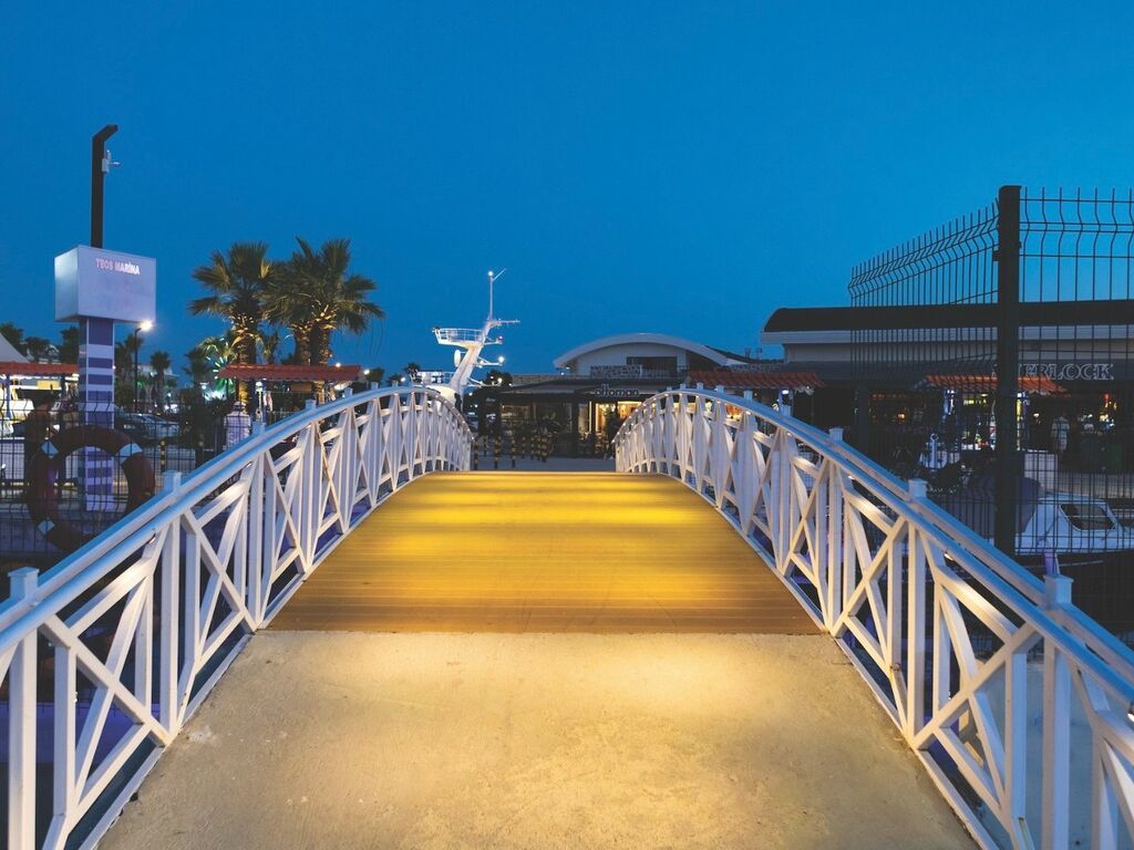 TEOS Marina Shopping Center Seferihisar