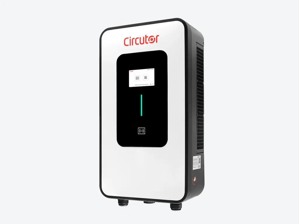 Compact fast charging station