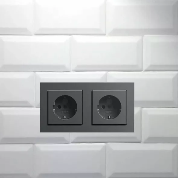 GIRA stopcontact mat zwart RA 4466005 inbouw